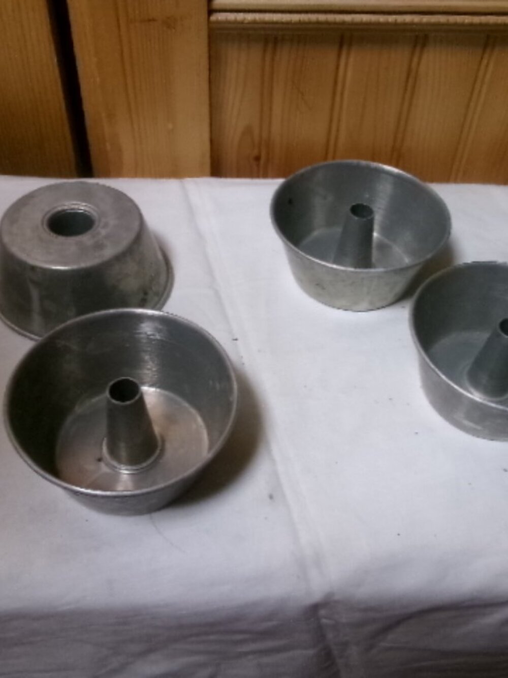 4 vtg tin individual bundt cake molds or jello